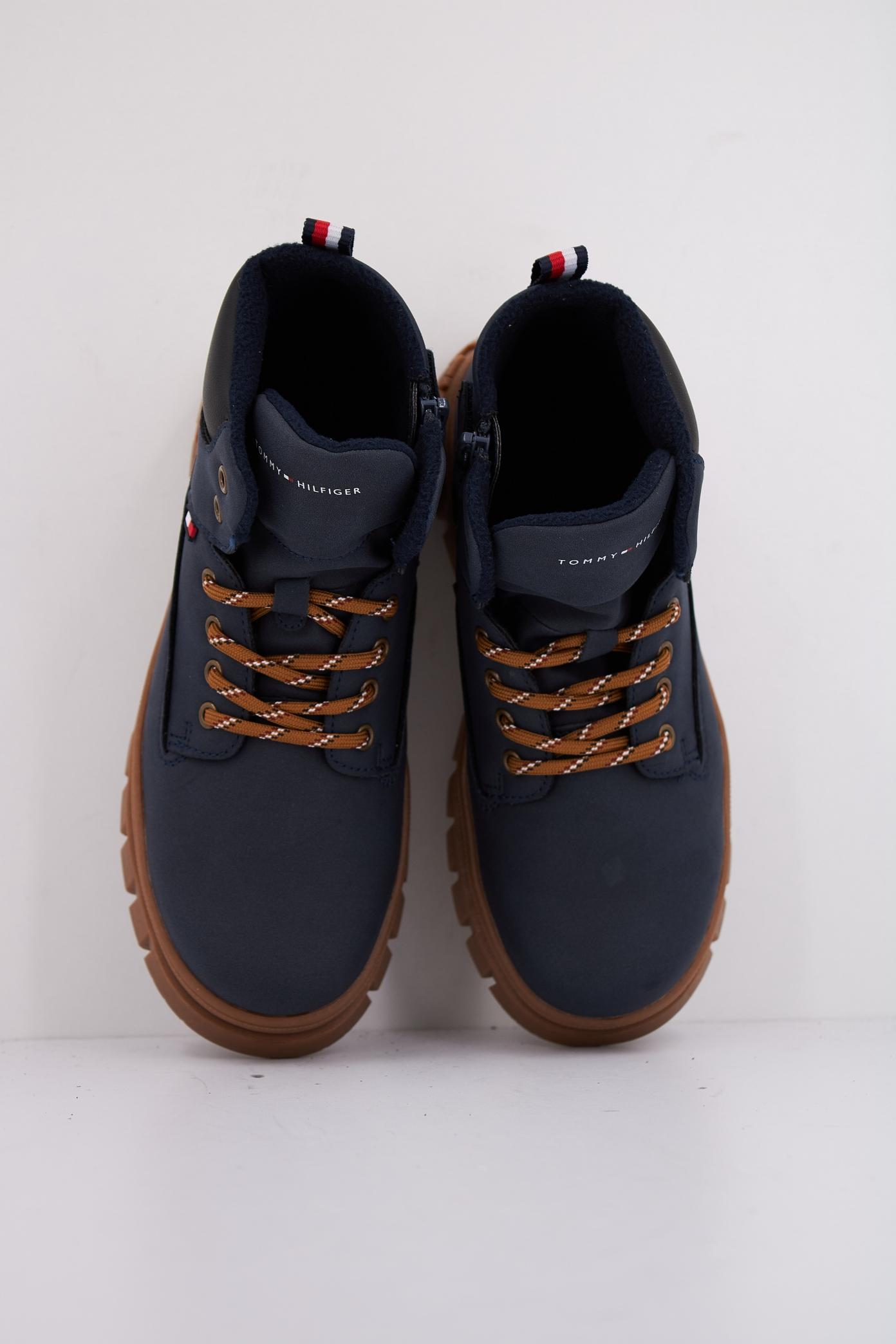 TOMMY HILFIGER  LACE-UP BOOTIE en color AZUL  (3)