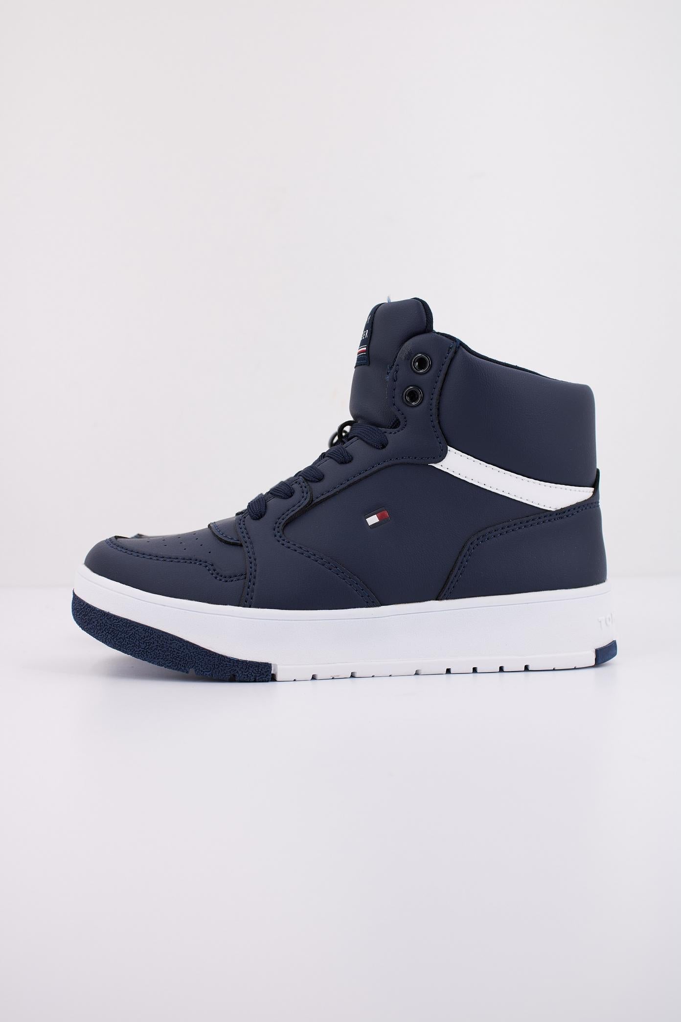TOMMY HILFIGER MID CUTLACE-UP SNEAKER en color AZUL  (1)