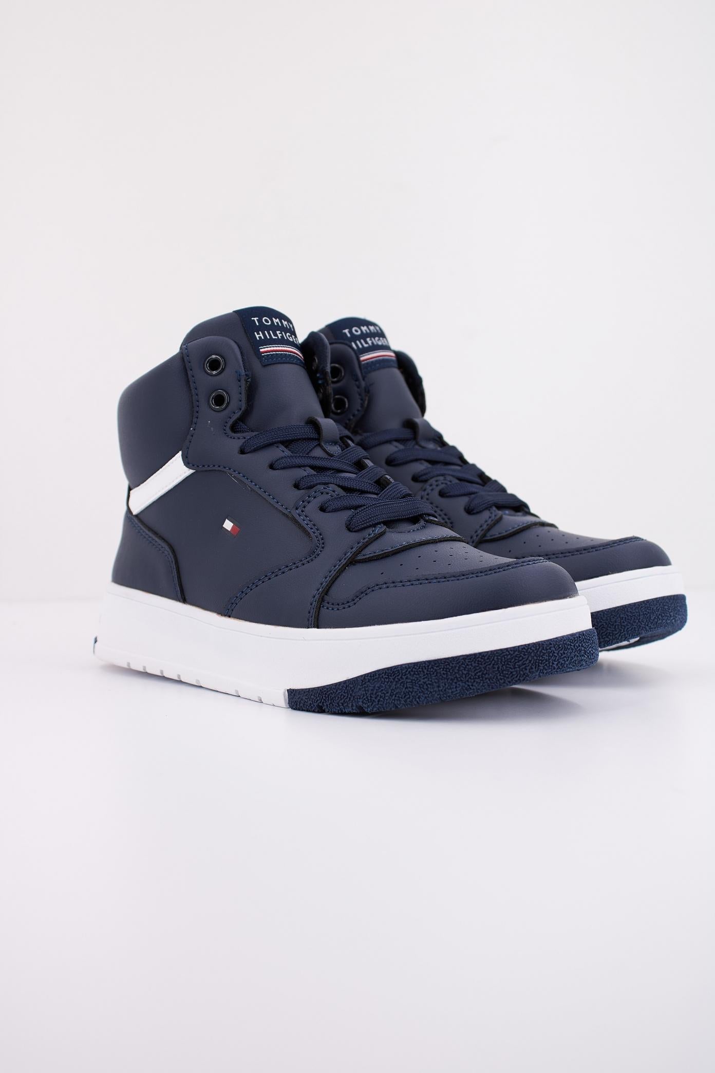 TOMMY HILFIGER MID CUTLACE-UP SNEAKER en color AZUL  (2)