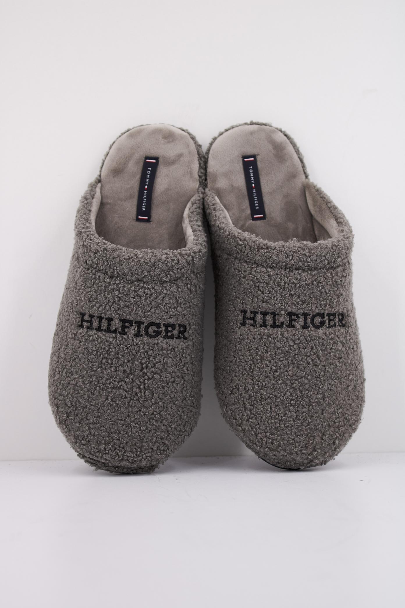 TOMMY HILFIGER FMFM en color GRIS  (3)