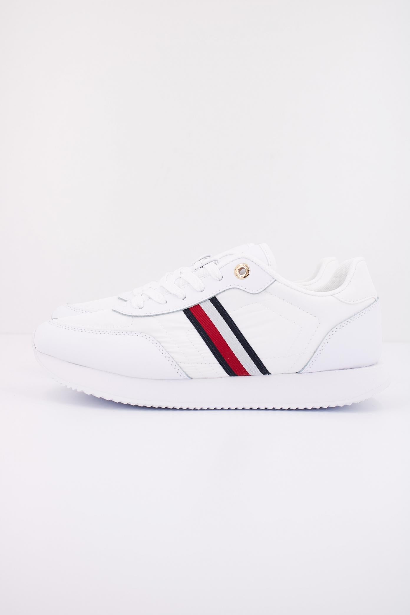 TOMMY HILFIGER ESSENTIAL RUNNER GLOBAL en color BLANCO  (1)