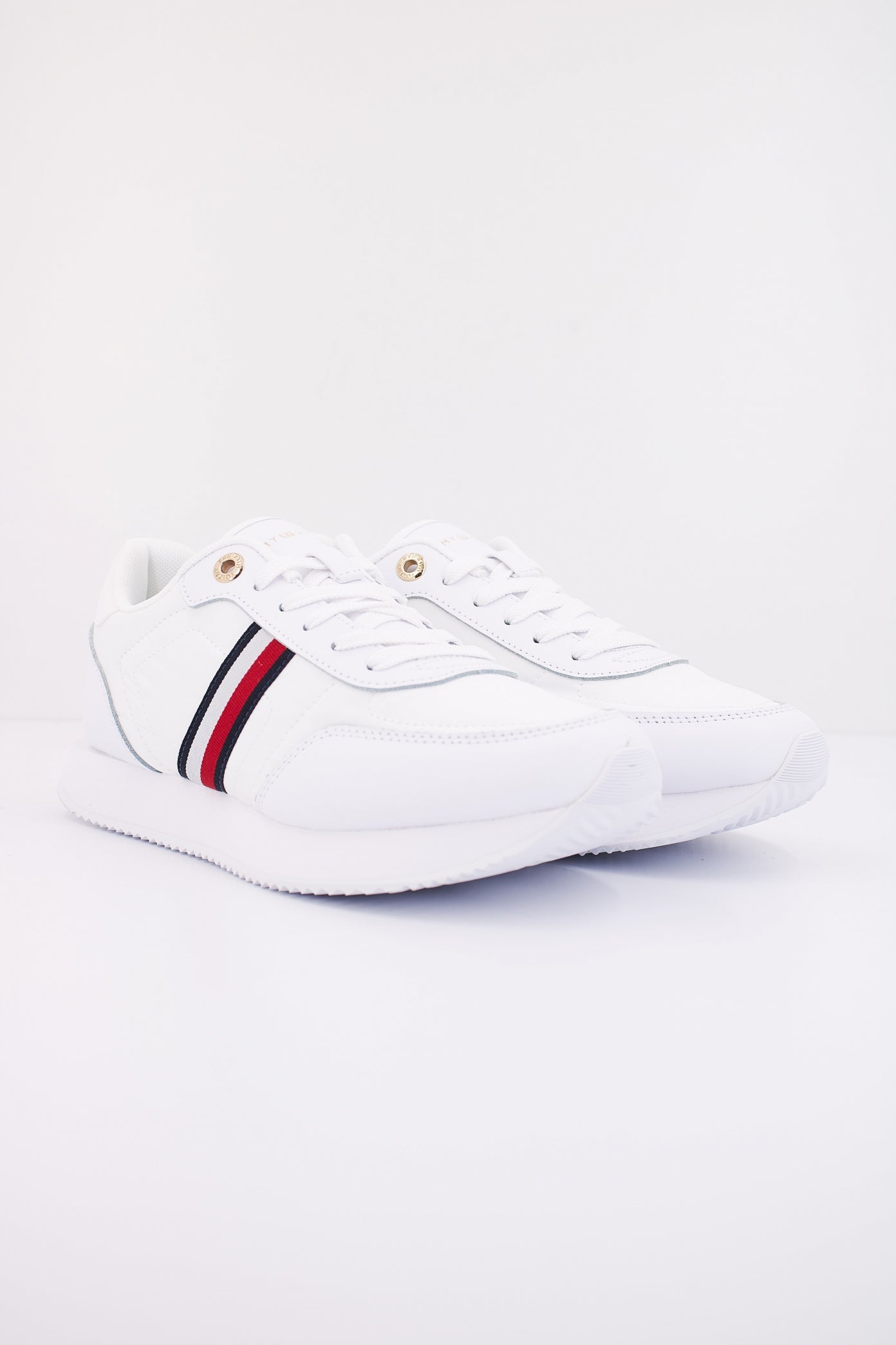 TOMMY HILFIGER ESSENTIAL RUNNER GLOBAL en color BLANCO  (2)