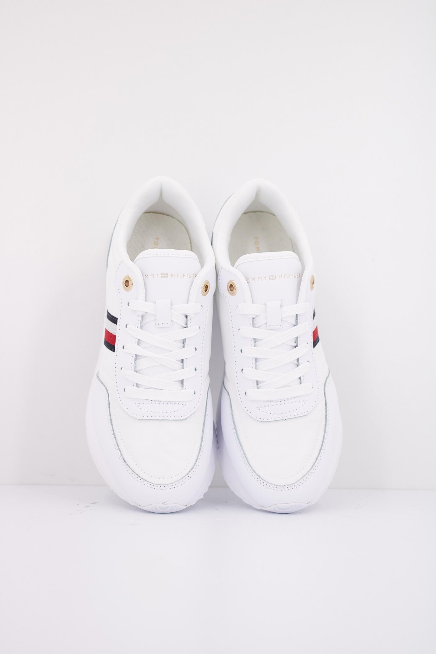 TOMMY HILFIGER ESSENTIAL RUNNER GLOBAL en color BLANCO  (3)