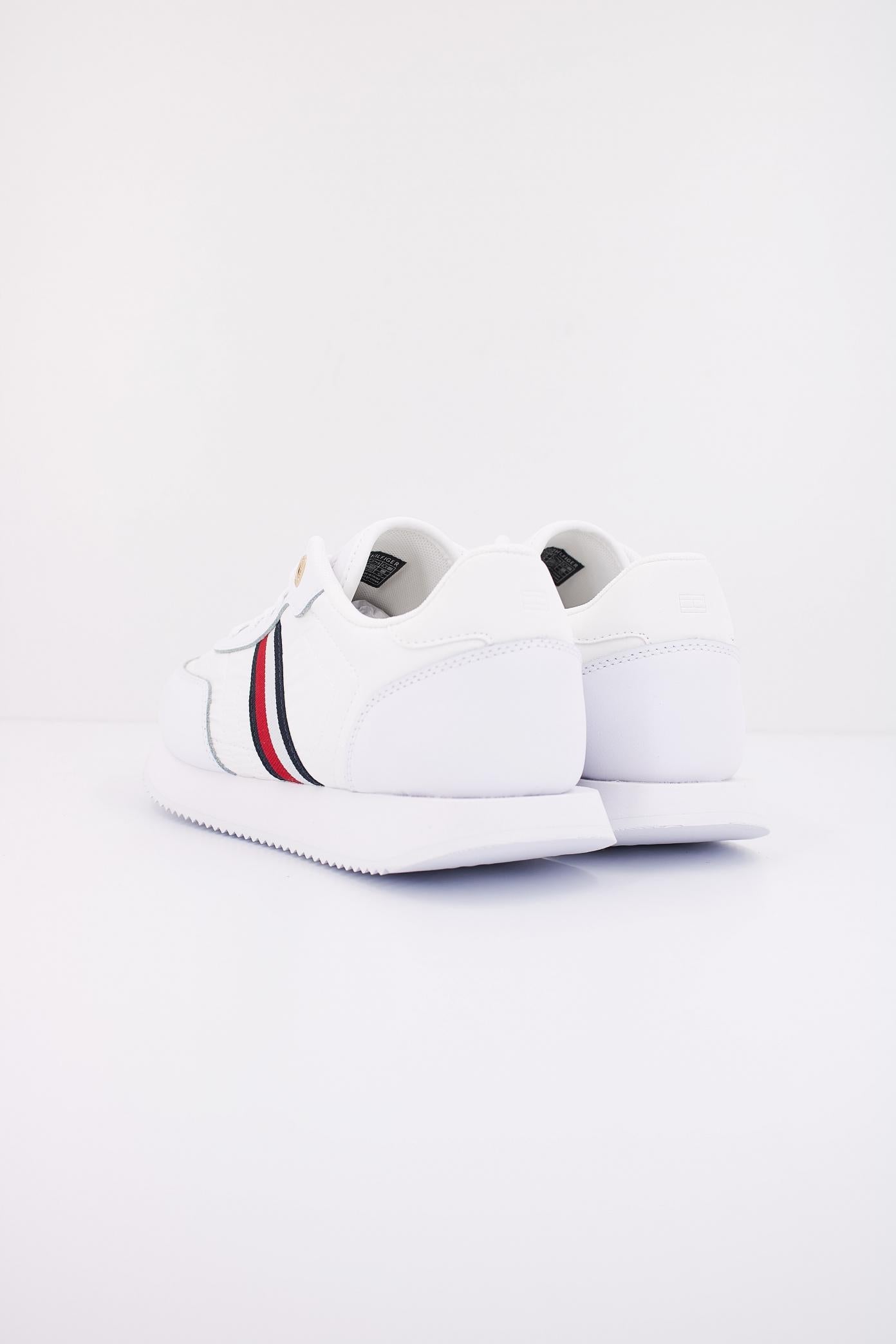 TOMMY HILFIGER ESSENTIAL RUNNER GLOBAL en color BLANCO  (4)