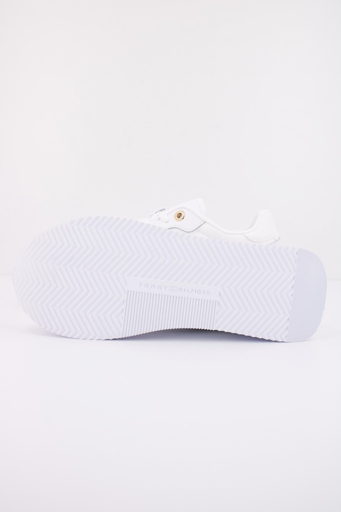 TOMMY HILFIGER ESSENTIAL RUNNER GLOBAL en color BLANCO  (5)