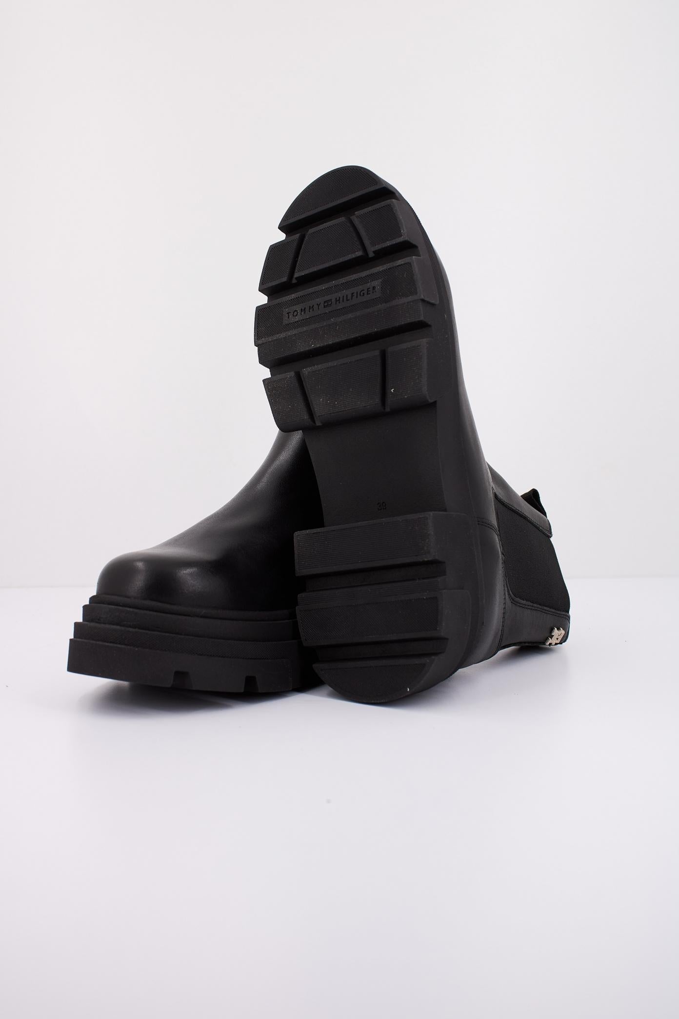 TOMMY HILFIGER COMBAT LEATHER LOW CHELS en color NEGRO  (5)