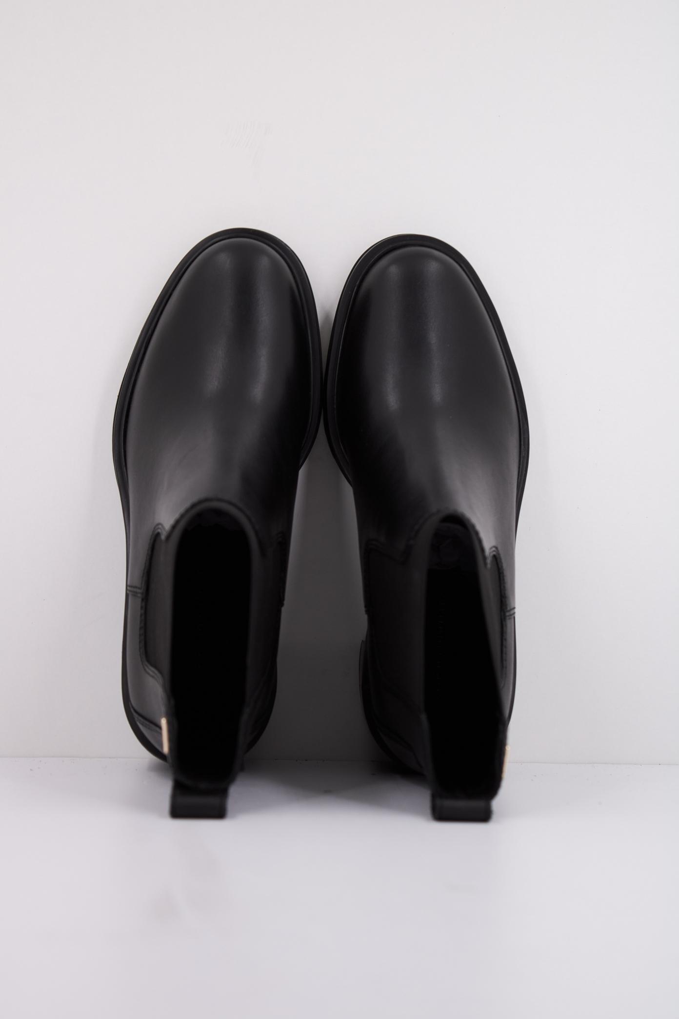 TOMMY HILFIGER FLAG MID HEEL LEATHER CH en color NEGRO  (3)