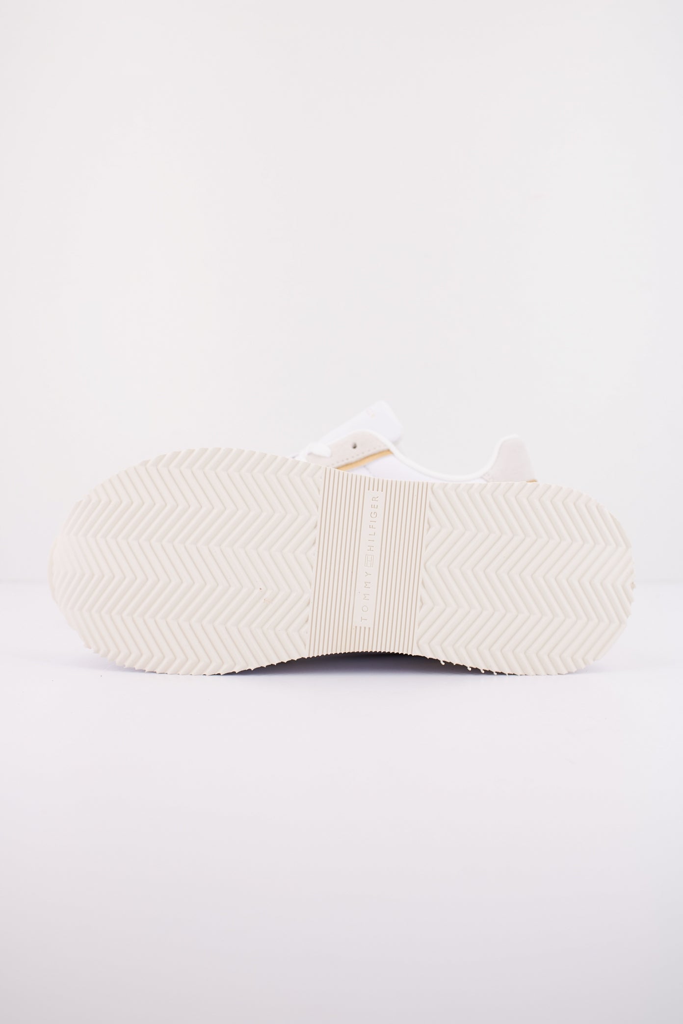 TOMMY HILFIGER  LUX MONOGRAM RUNNER en color BLANCO  (5)