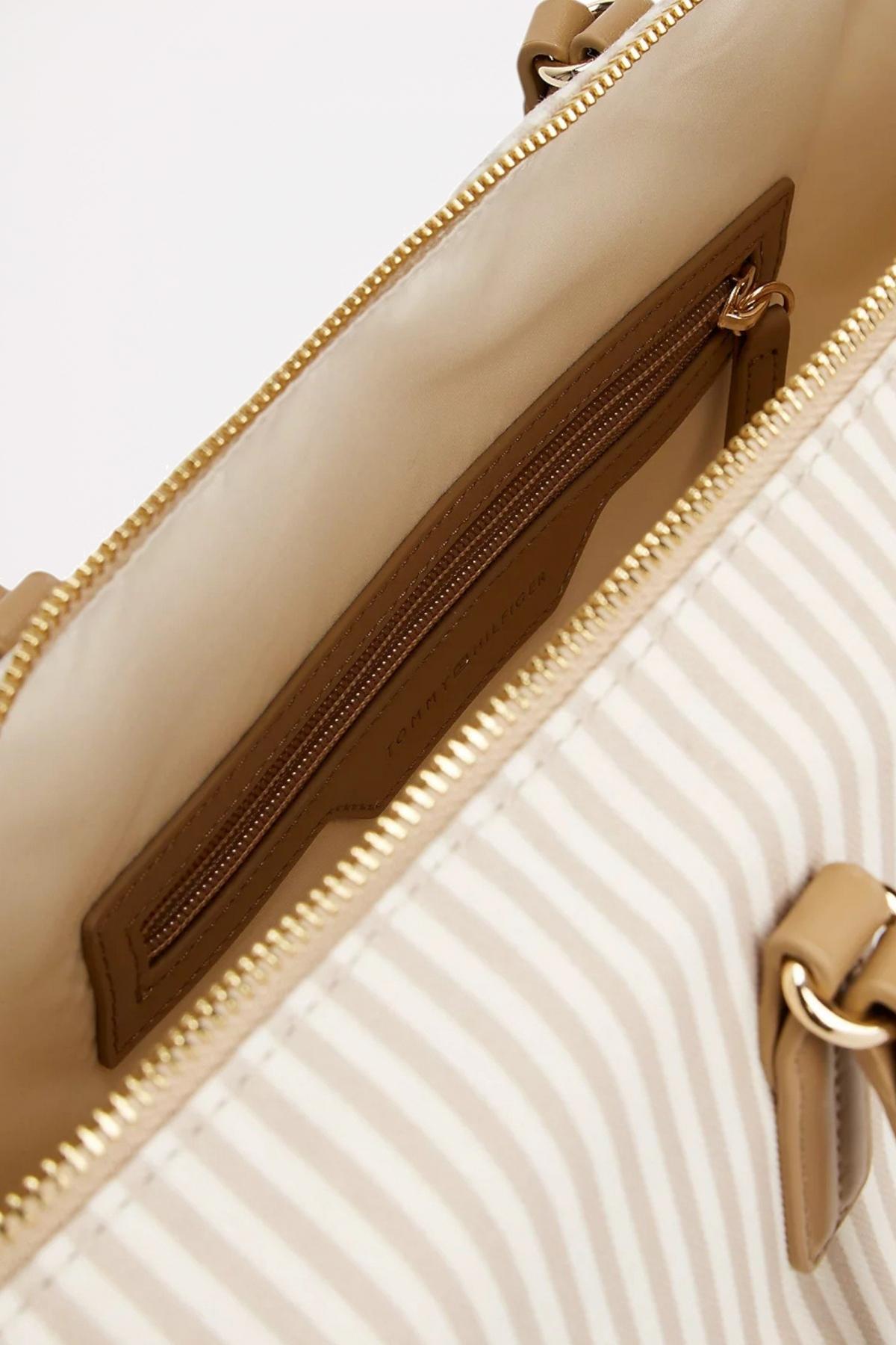 TOMMY HILFIGER POPPY SUMMER TOTE en color MARRON CLARO  (3)