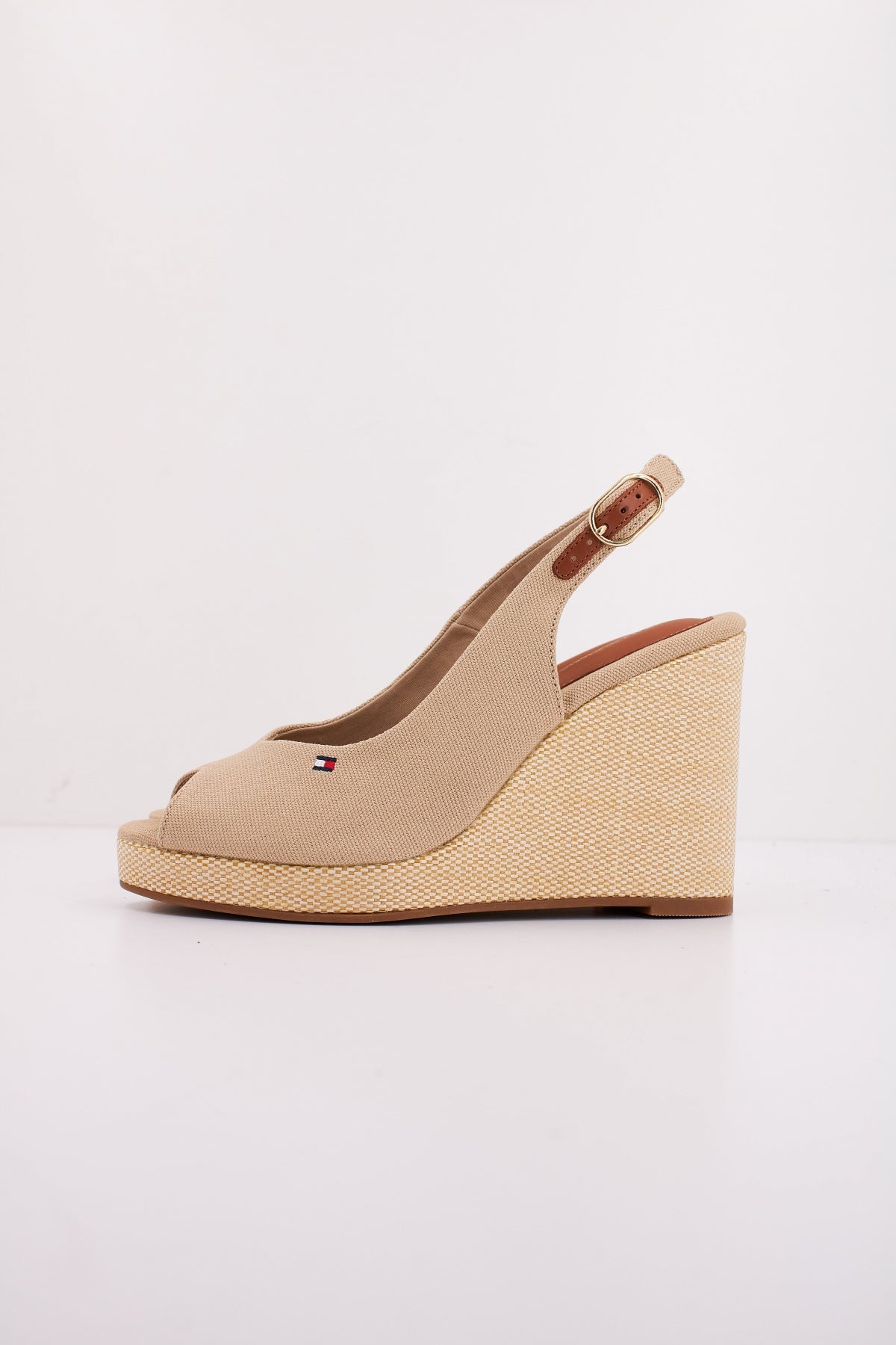 TOMMY HILFIGER FLAG HIGH WEDGE ESPAD en color BEIS  (1)