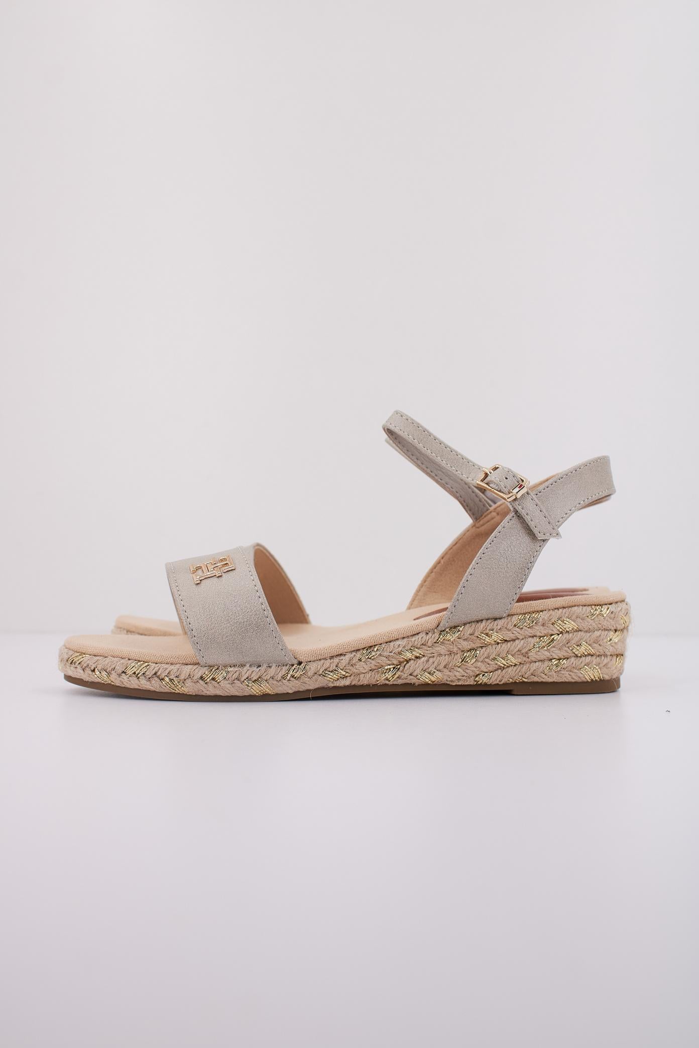 TOMMY HILFIGER TA  en color BRONCE  (1)