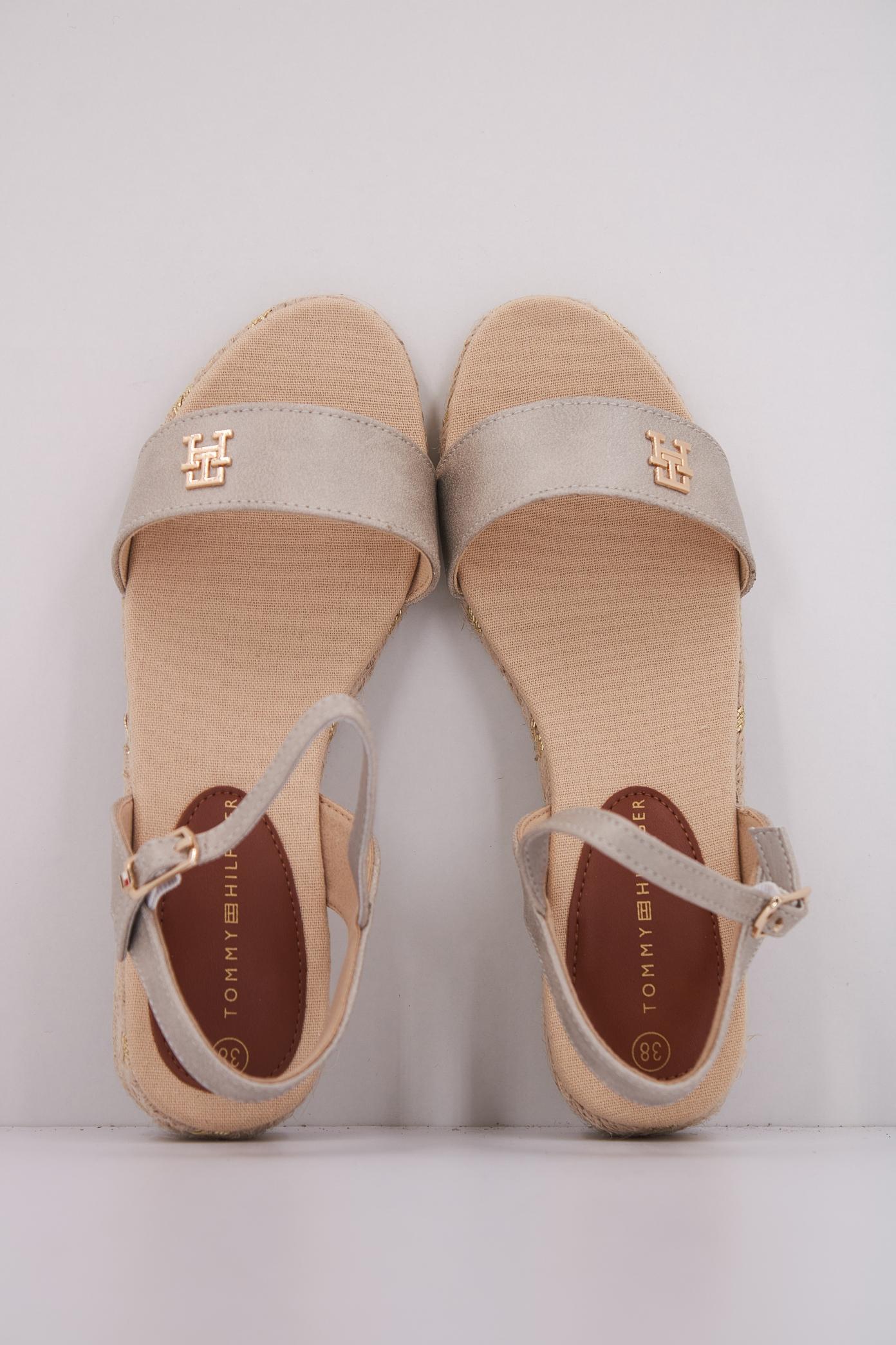 TOMMY HILFIGER TA  en color BRONCE  (3)