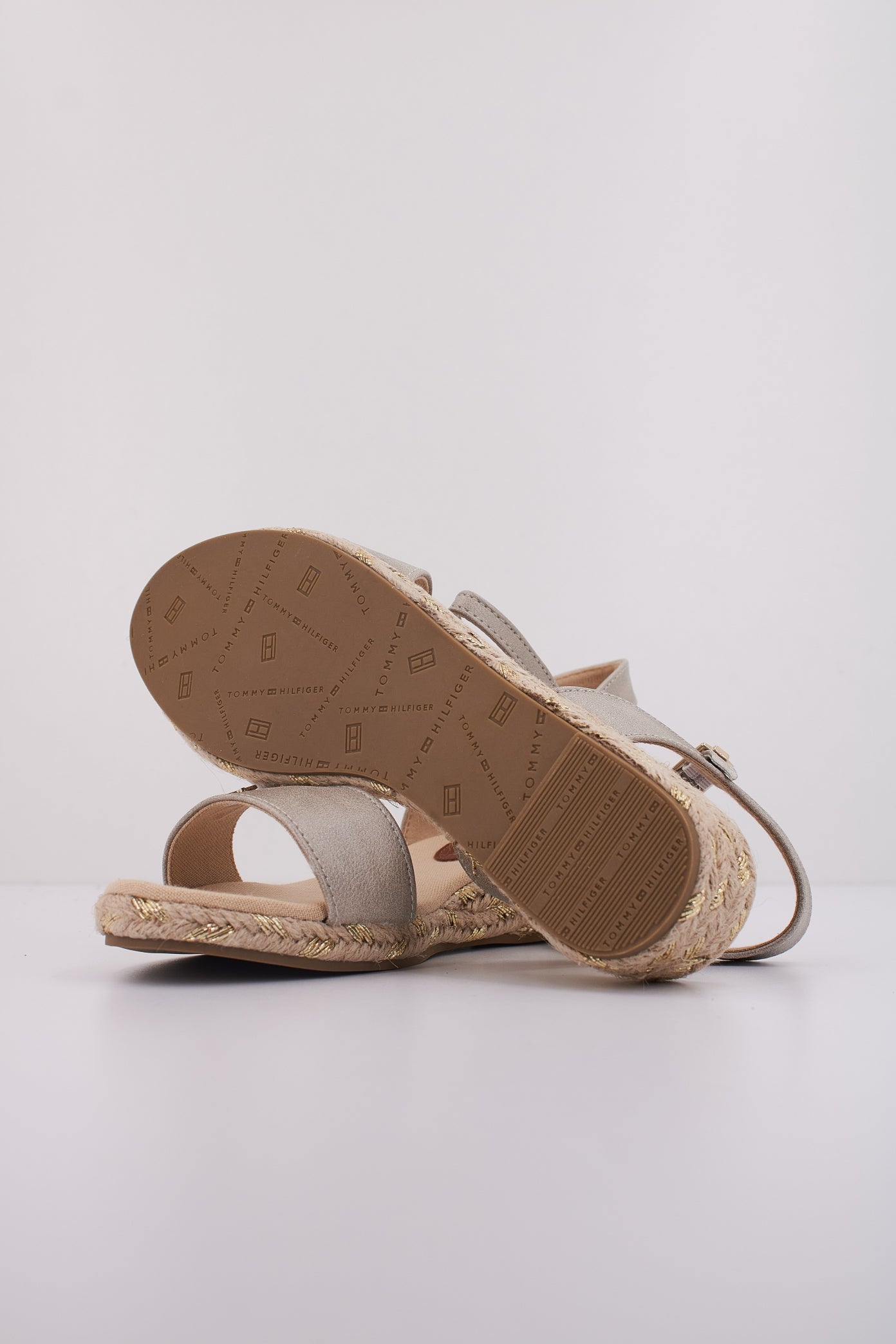 TOMMY HILFIGER TA  en color BRONCE  (5)