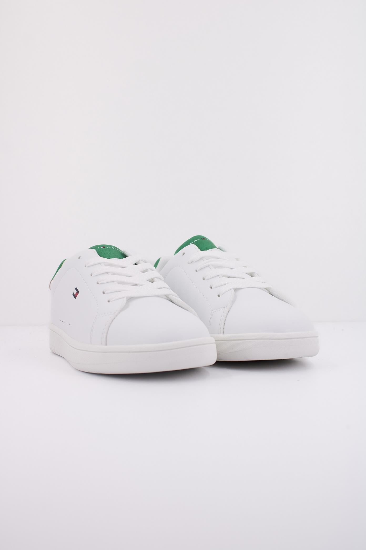 TOMMY HILFIGER TX   en color BLANCO  (2)