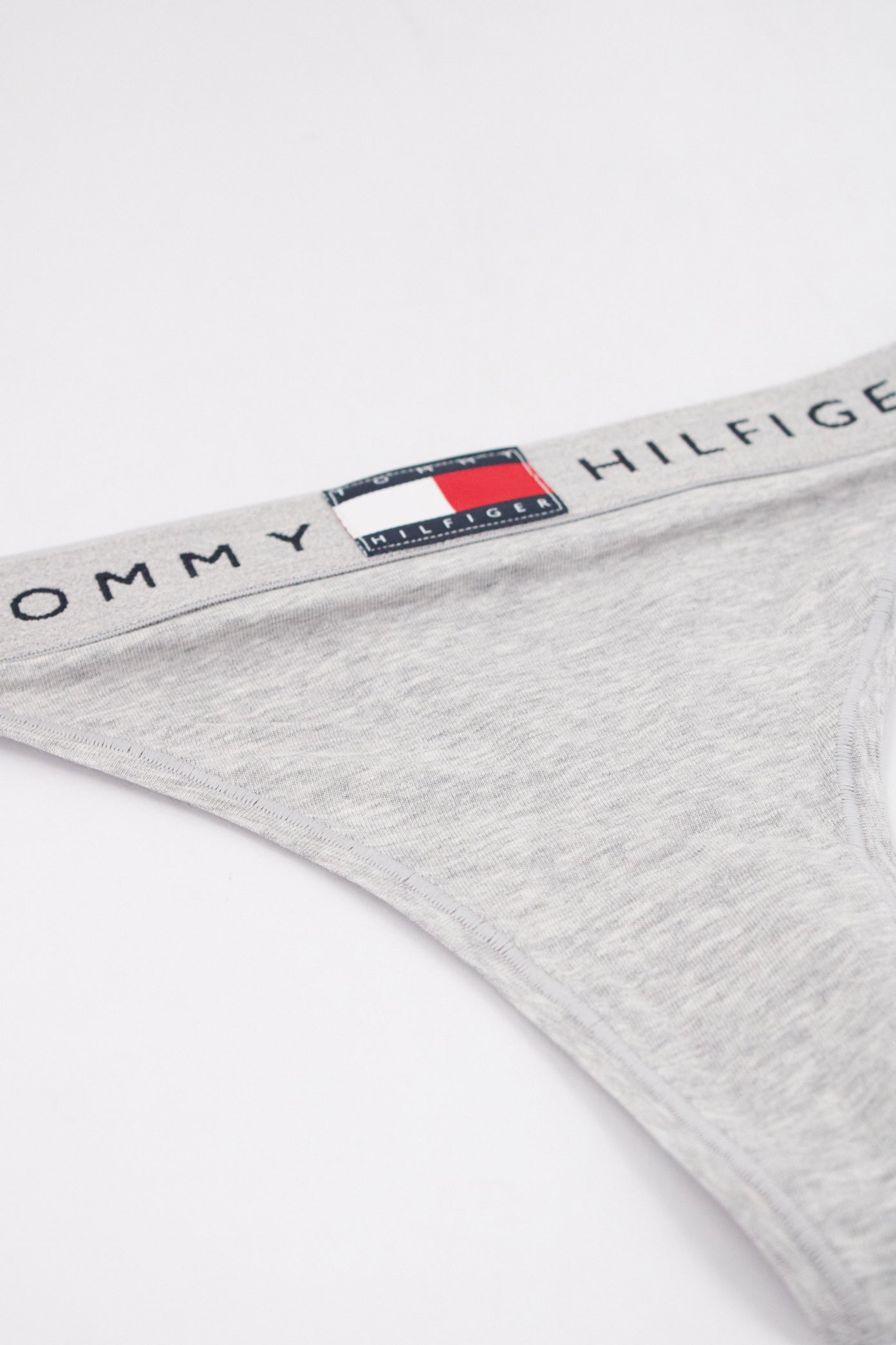 TOMMY HILFIGER UWUW  en color GRIS  (4)