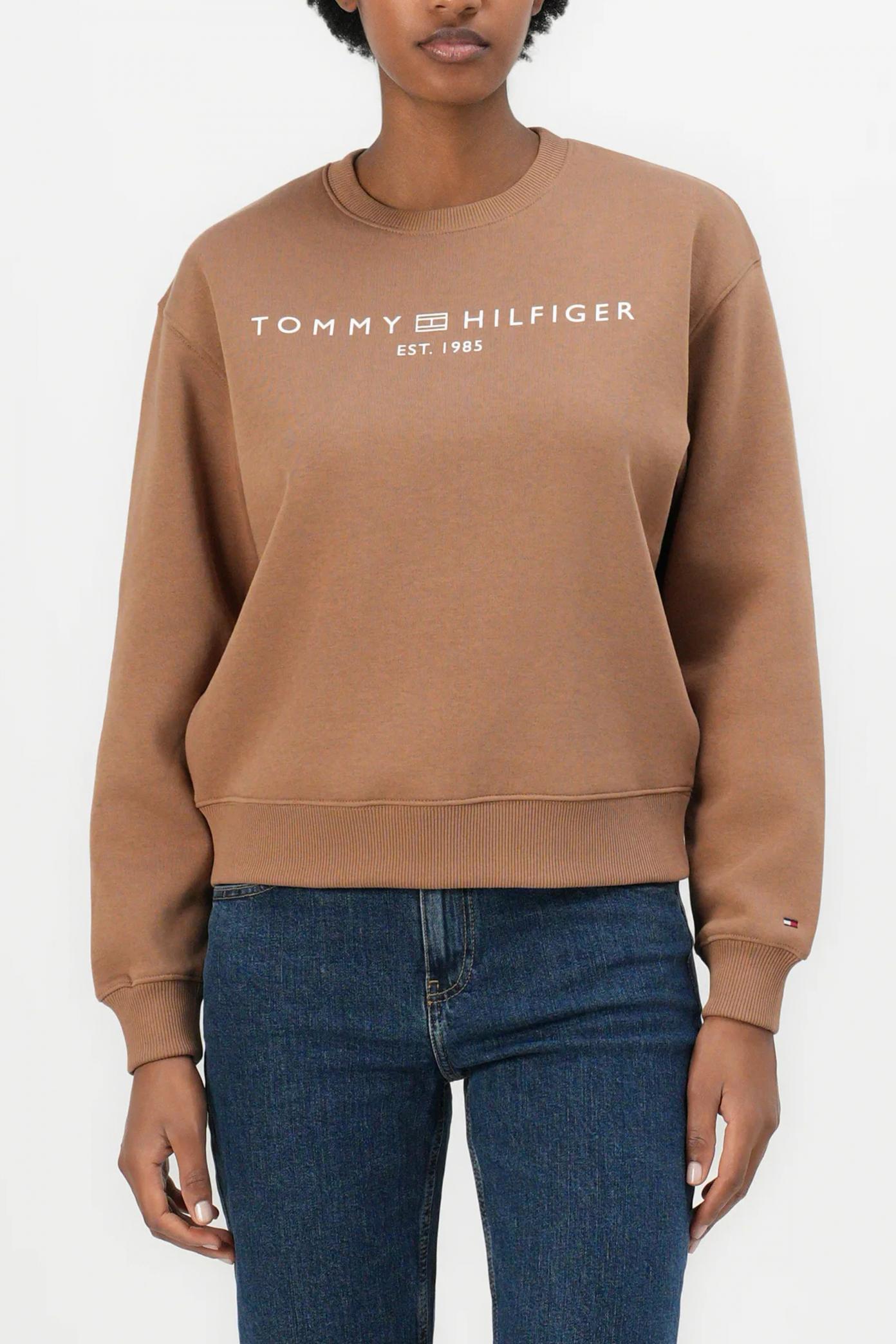 TOMMY HILFIGER  MDRN REG CORP LOGO C-NK  en color MARRON CLARO  (1)