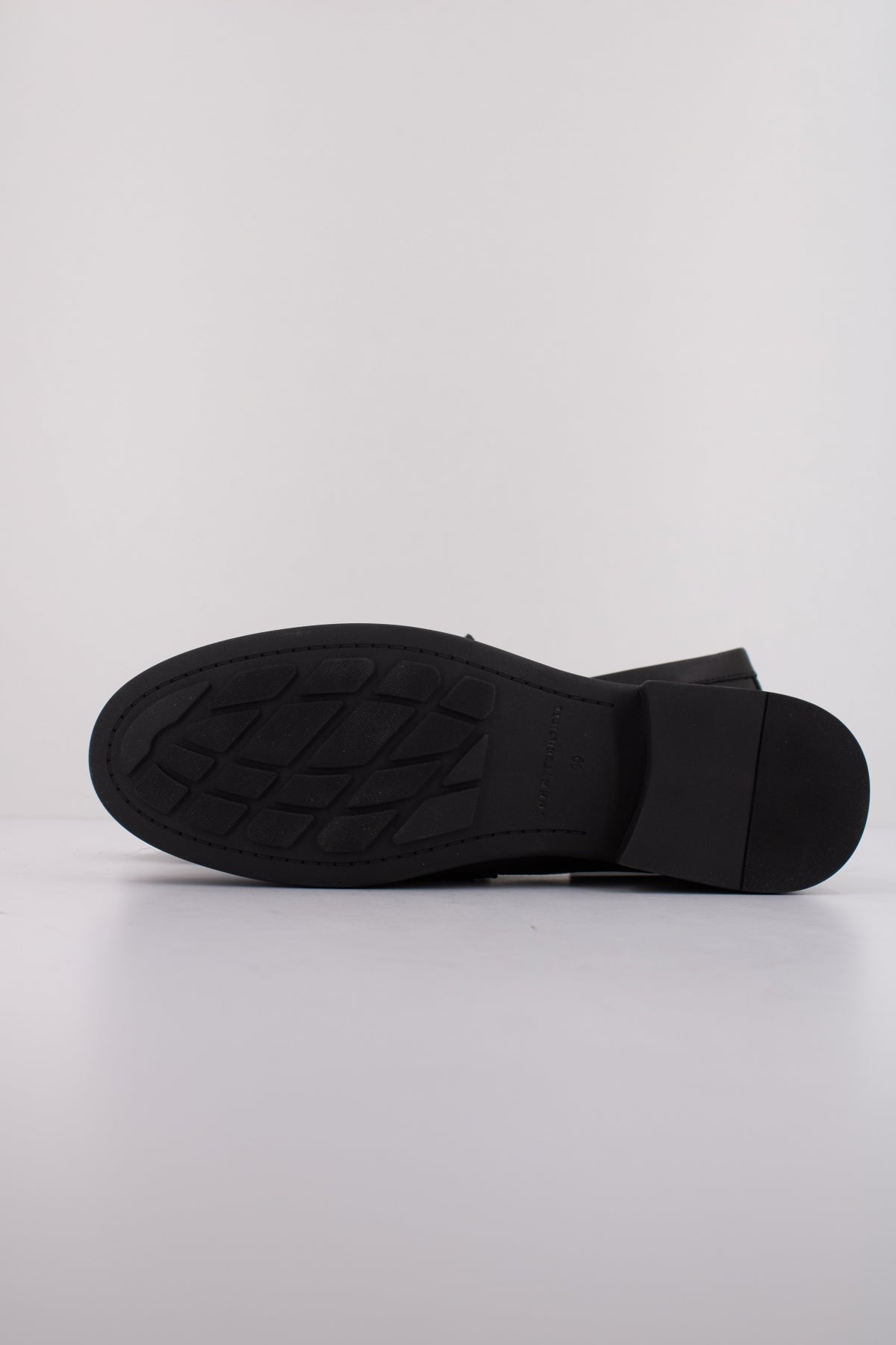 TOMMY HILFIGER FWFW en color NEGRO  (5)