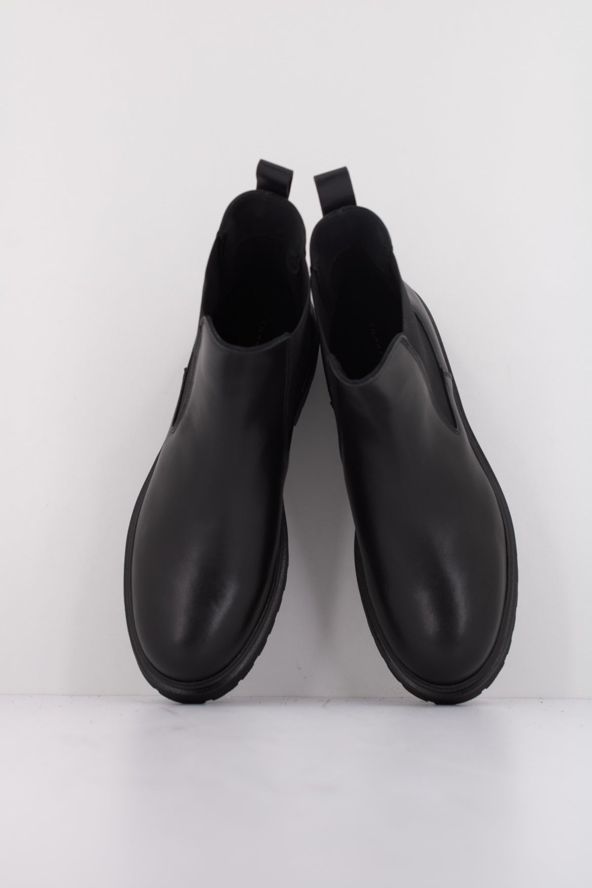 TOMMY HILFIGER TH LEATHER CLEATED CHELS en color NEGRO  (3)