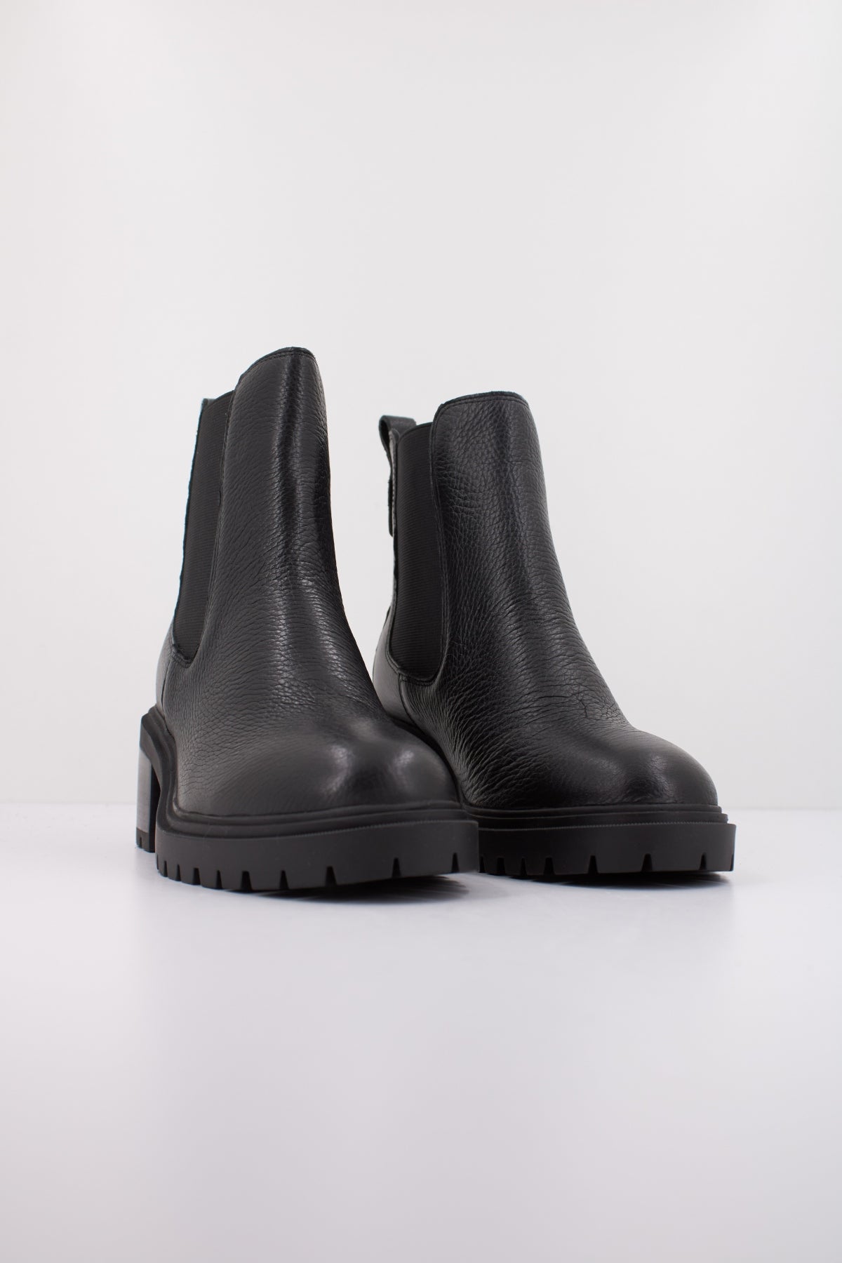TOMMY HILFIGER TH LEATHER CHELSEA CLEAT en color NEGRO  (2)