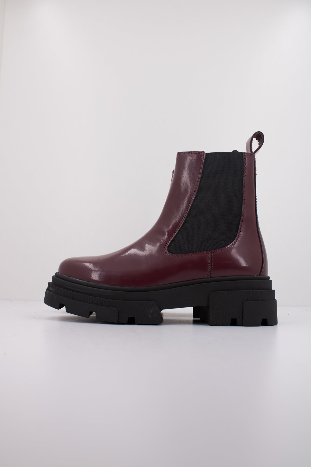 TOMMY HILFIGER TH SHINY LEATHER CHELSEA en color BURDEOS  (1)