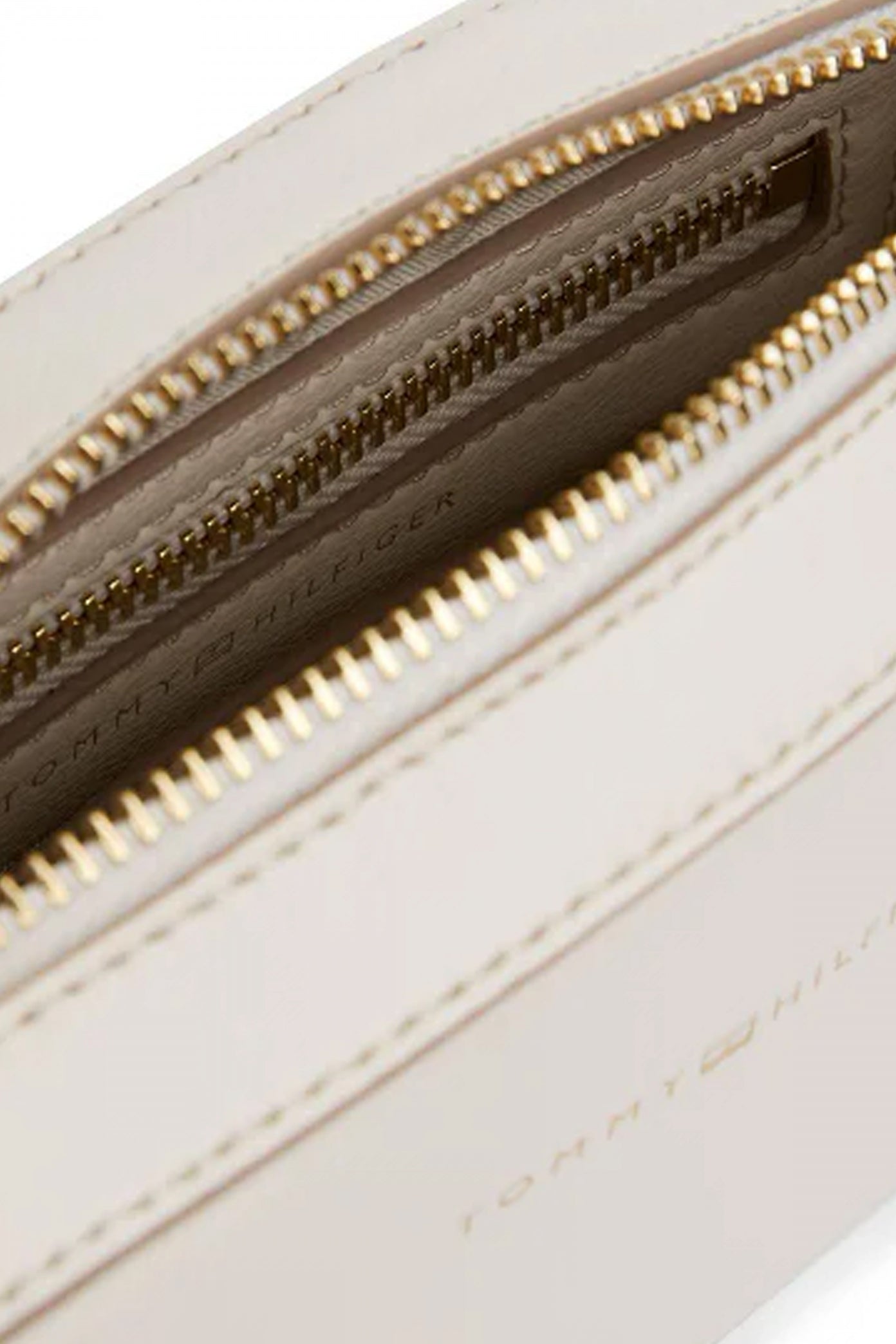 TOMMY HILFIGER TH LOGOTAPE CAMERA BAG en color BEIS  (3)