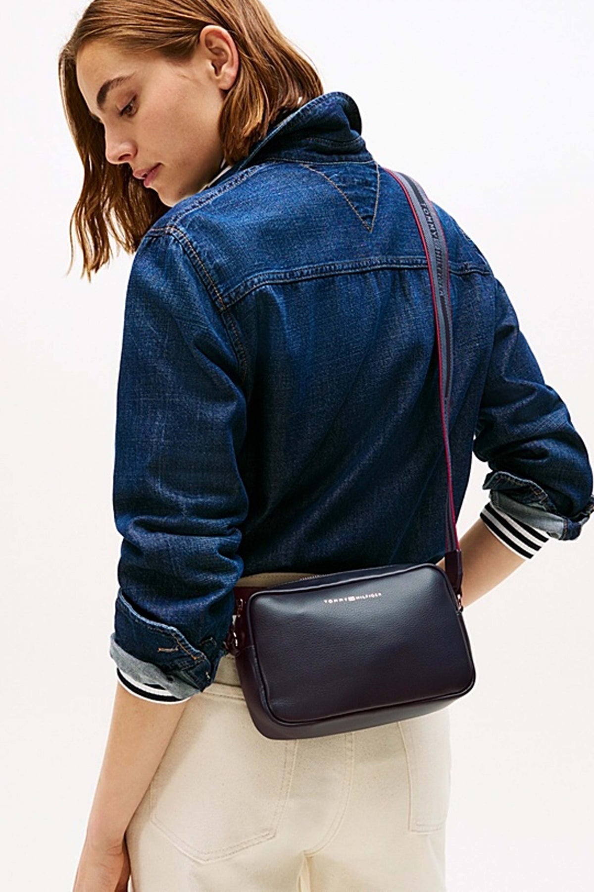 TOMMY HILFIGER TH LOGOTAPE CAMERA BAG en color AZUL  (4)