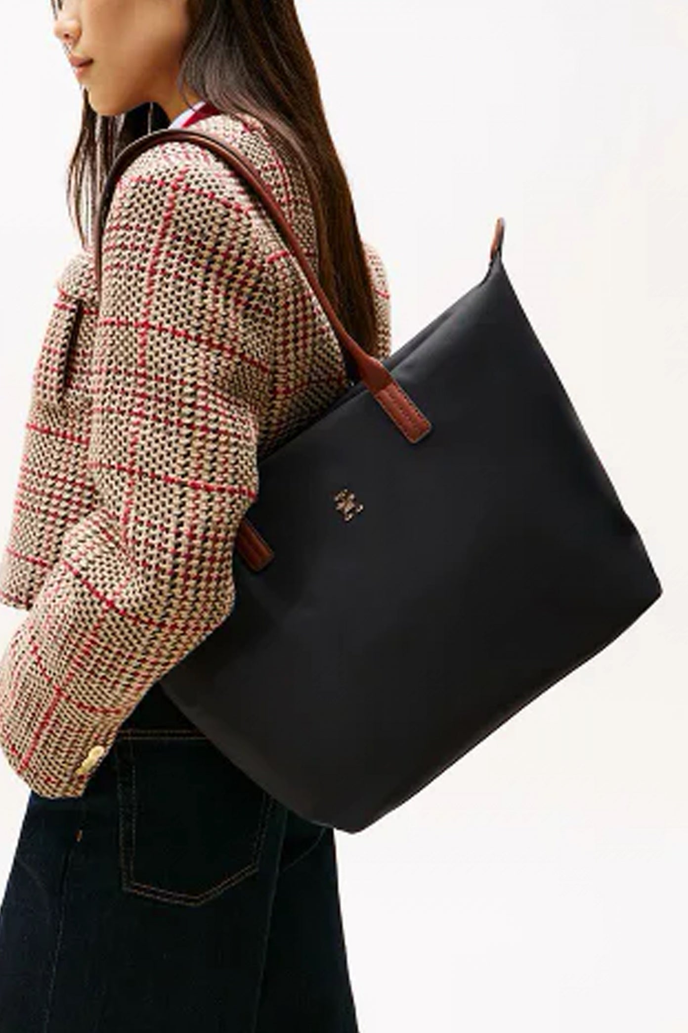 TOMMY HILFIGER POPETTE TOTE en color NEGRO  (1)