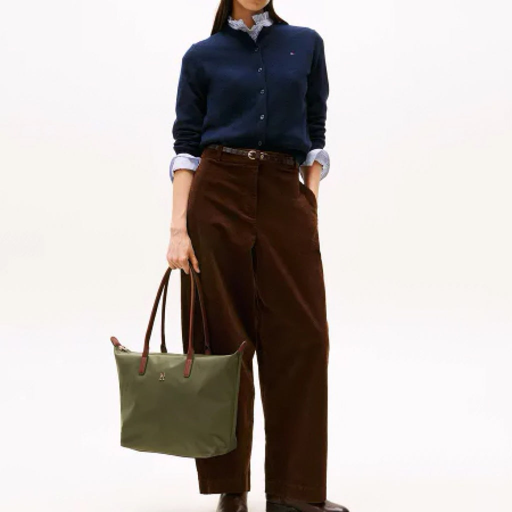 TOMMY HILFIGER  POPETTE TOTE  en color VERDE  (6)