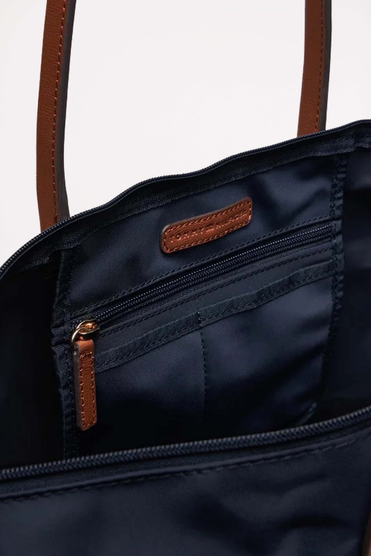 TOMMY HILFIGER  POPETTE MAXI TOTE  en color AZUL  (4)