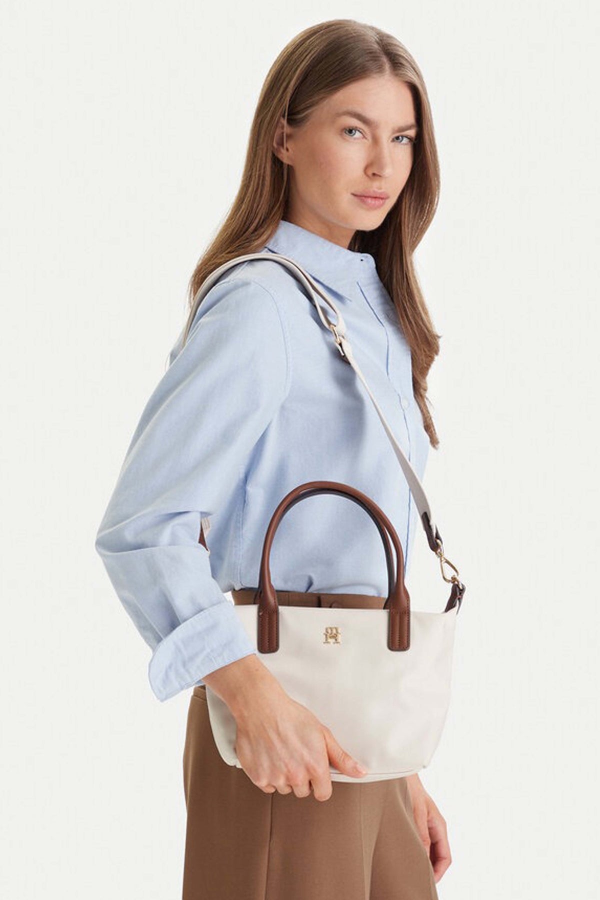 TOMMY HILFIGER  POPETTE MINI TOTE  en color BEIS  (1)