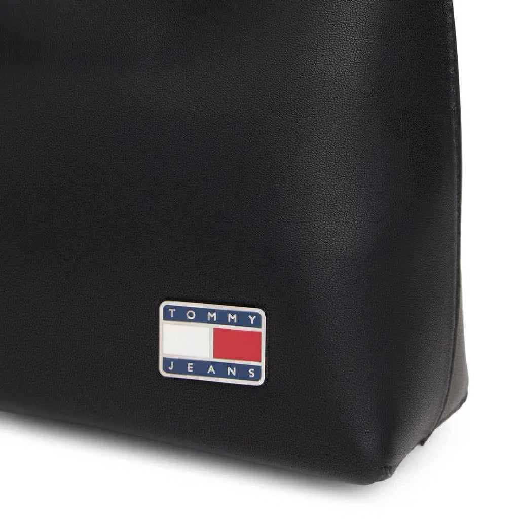 TOMMY JEANS  TJW COOL HOBO BAG  en color NEGRO  (4)