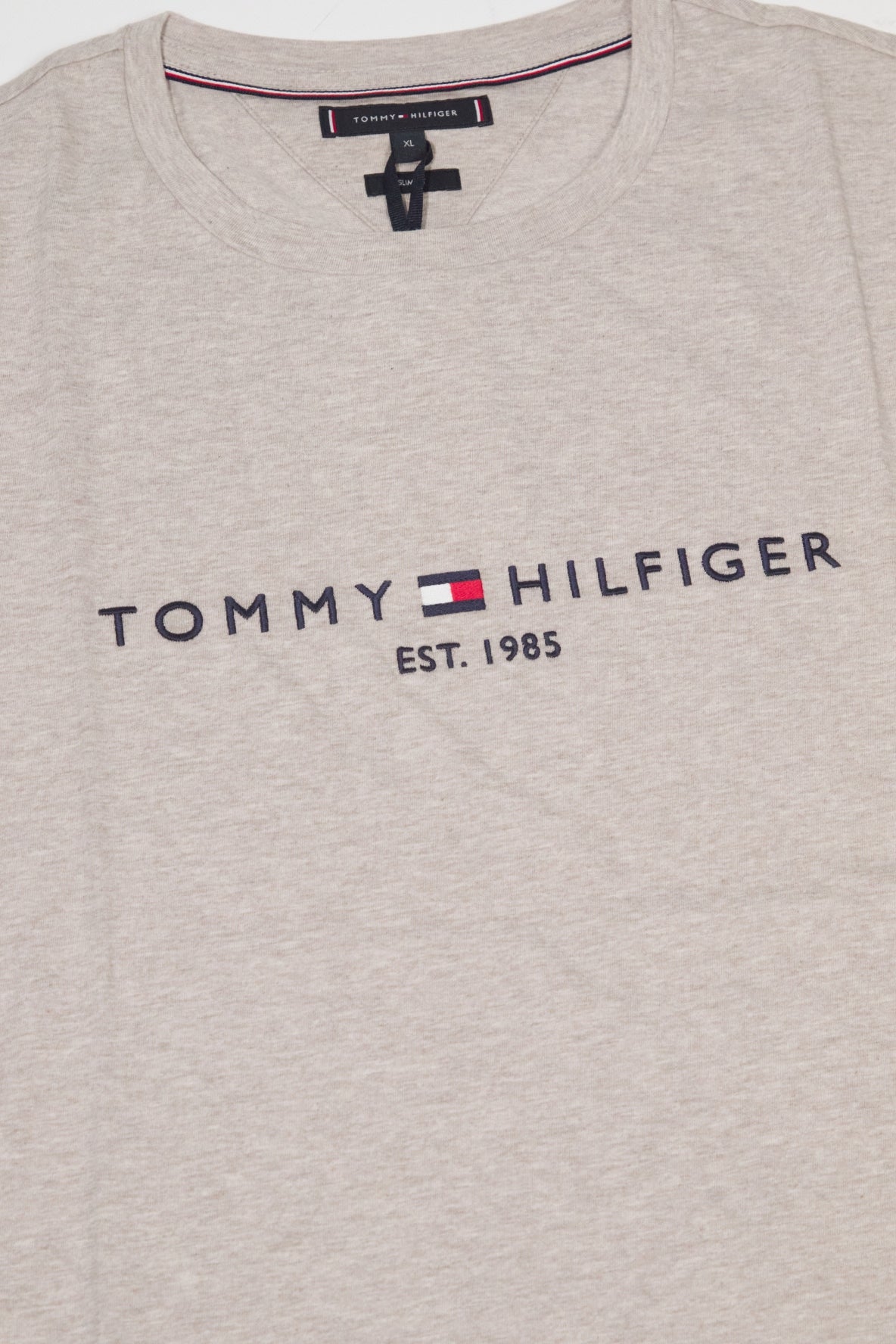 TOMMY HILFIGER TOMMY LOGO TEE en color BEIS  (2)