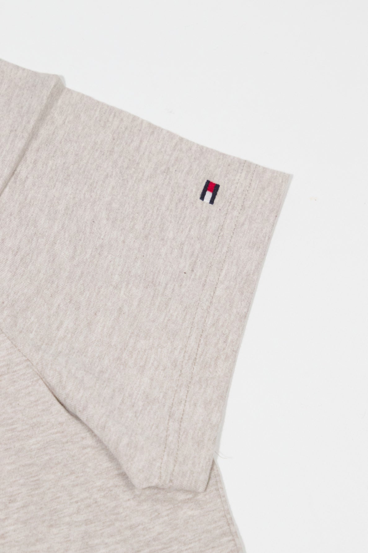 TOMMY HILFIGER TOMMY LOGO TEE en color BEIS  (3)