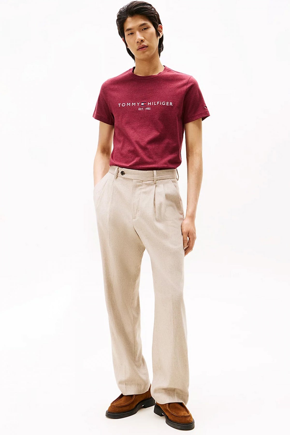 TOMMY HILFIGER TOMMY LOGO TEE en color BURDEOS  (4)