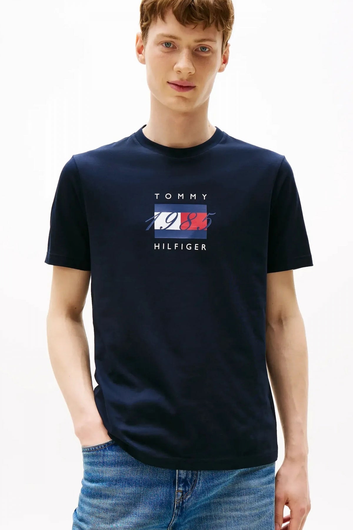 TOMMY HILFIGER LINEAR FLAG GRAPHIC TEE en color AZUL  (1)