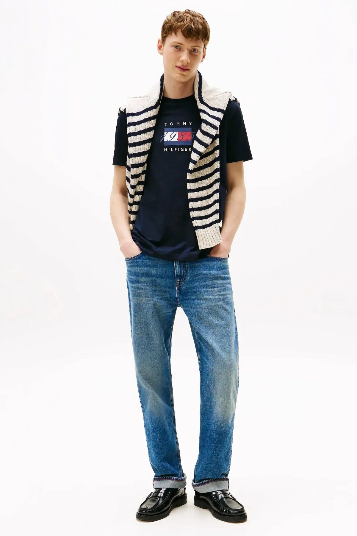 TOMMY HILFIGER LINEAR FLAG GRAPHIC TEE en color AZUL  (4)