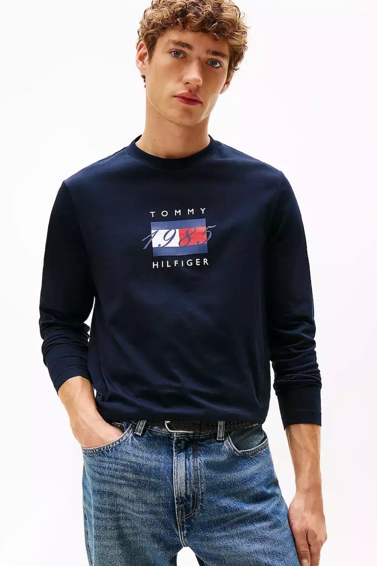 TOMMY HILFIGER LINEAR FLAG GRAPHIC LS T en color AZUL  (1)