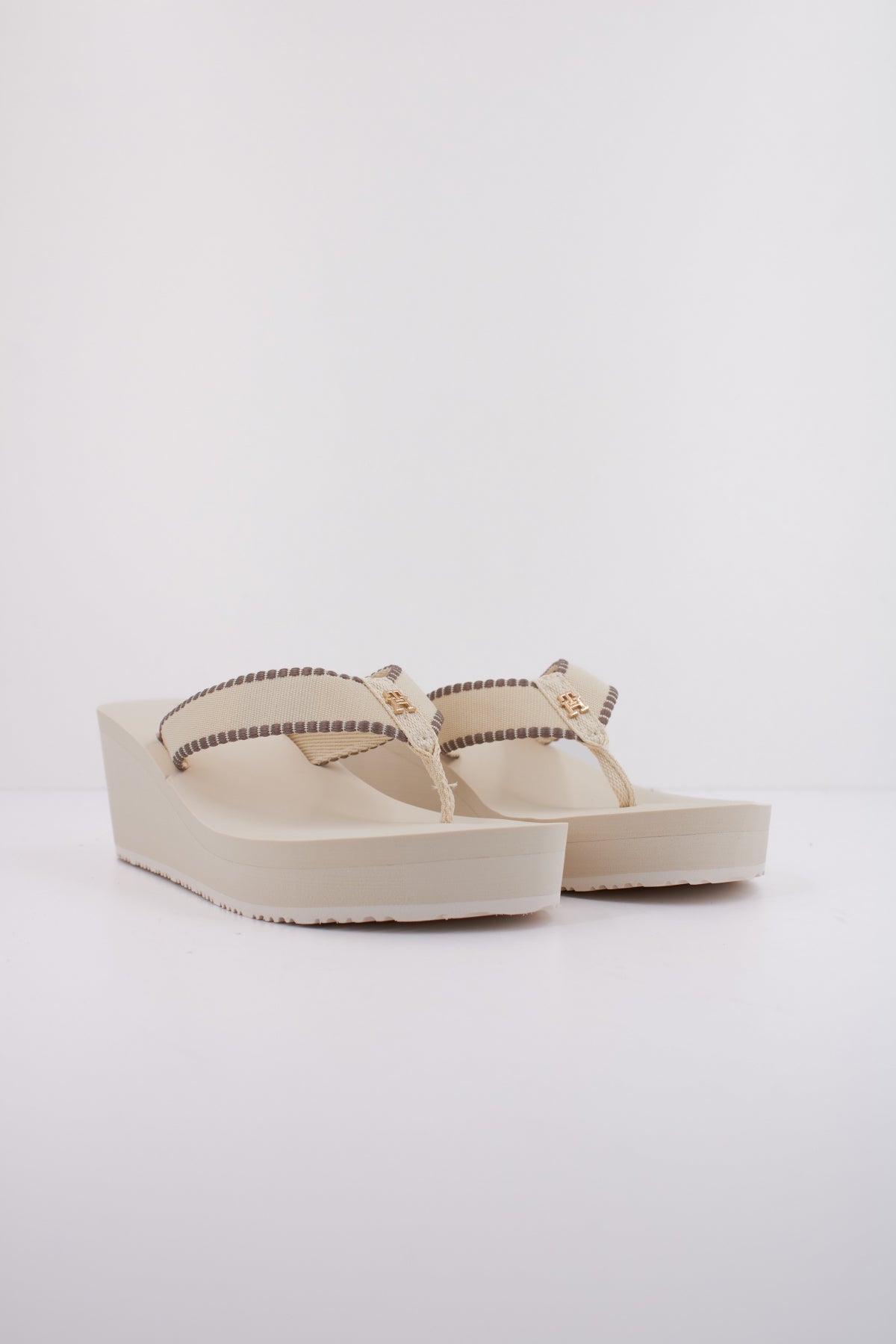 TOMMY HILFIGER DALYA en color BEIS  (2)