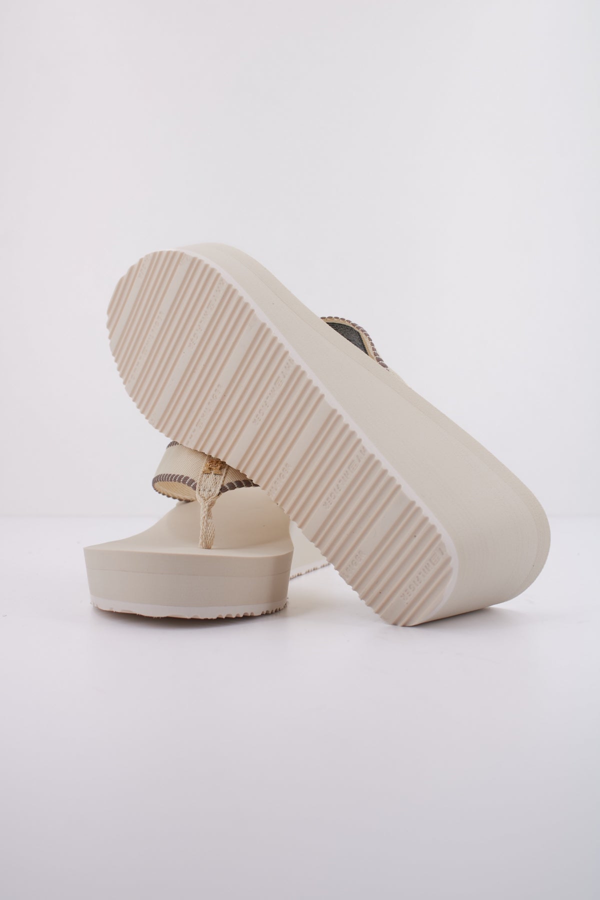 TOMMY HILFIGER DALYA en color BEIS  (5)