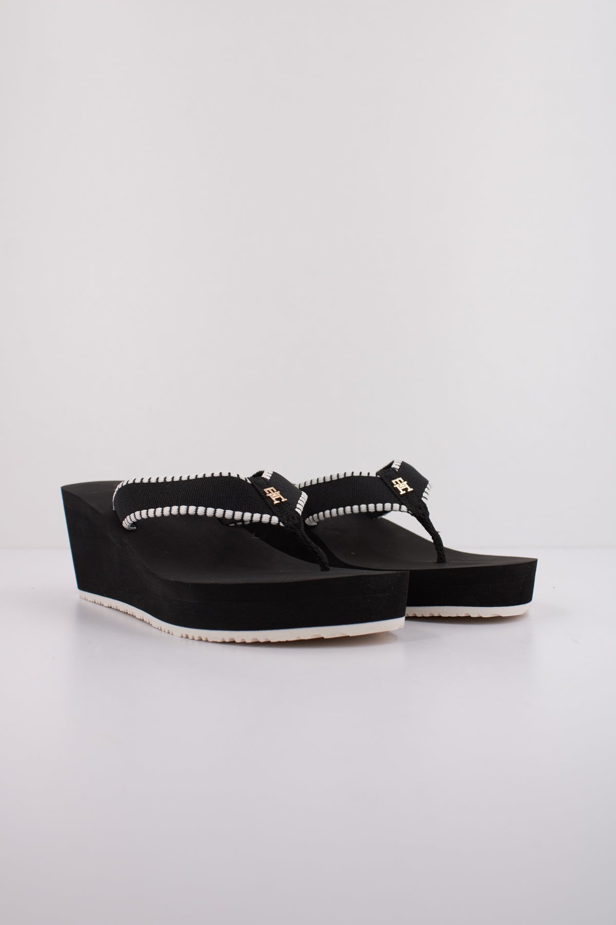 TOMMY HILFIGER DALYA en color NEGRO  (2)