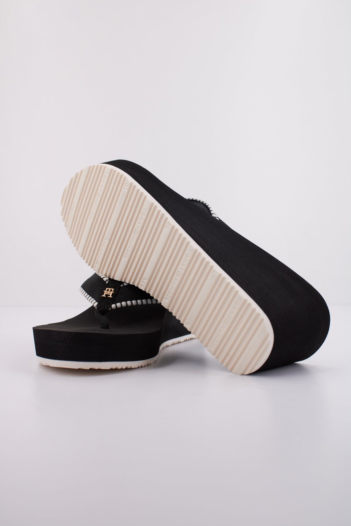 TOMMY HILFIGER DALYA en color NEGRO  (5)