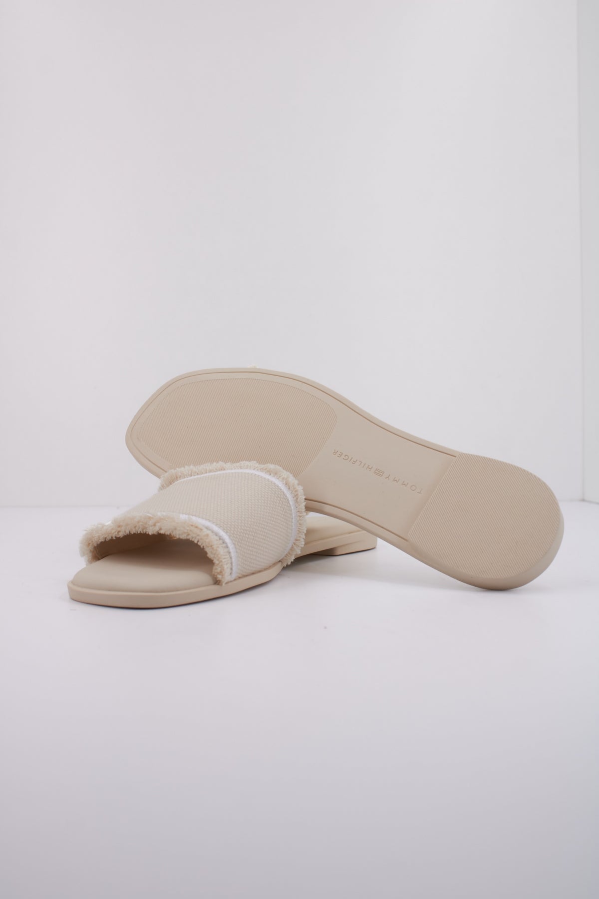 TOMMY HILFIGER ROSALIA I en color BEIS  (5)