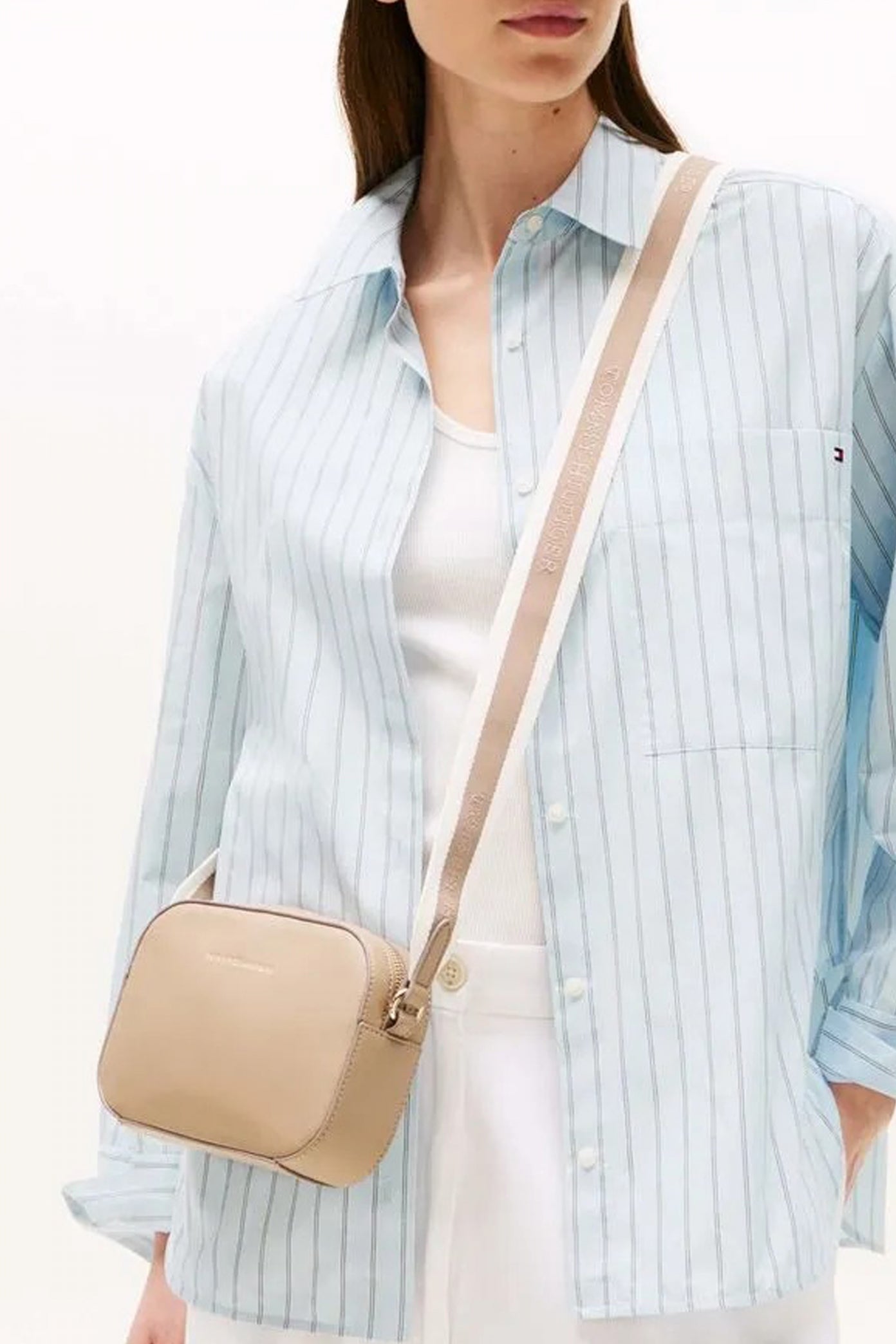 TOMMY HILFIGER TH LOGOTAPE CAMERA BAG en color MARRON  (4)