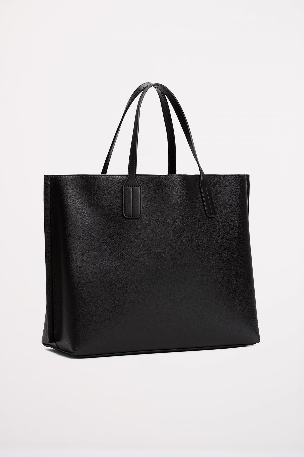 TOMMY HILFIGER TH DISTINCT SATCHEL en color NEGRO  (2)