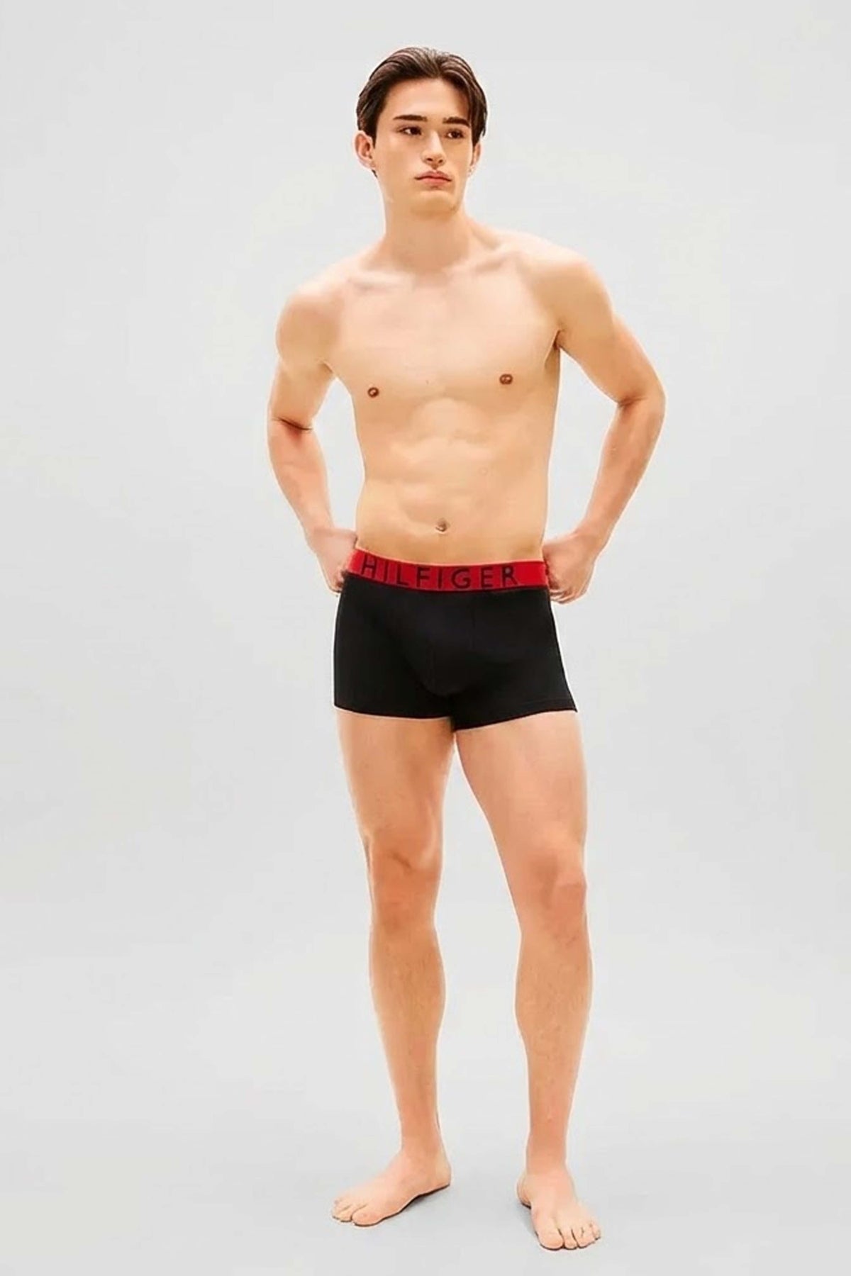 TOMMY HILFIGER UMUM  en color NEGRO  (1)