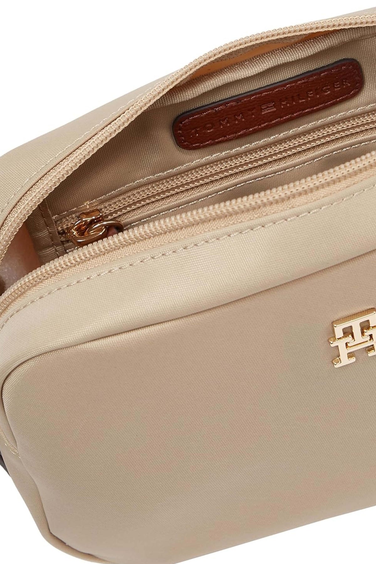 TOMMY HILFIGER AWAW en color MARRON CLARO  (3)