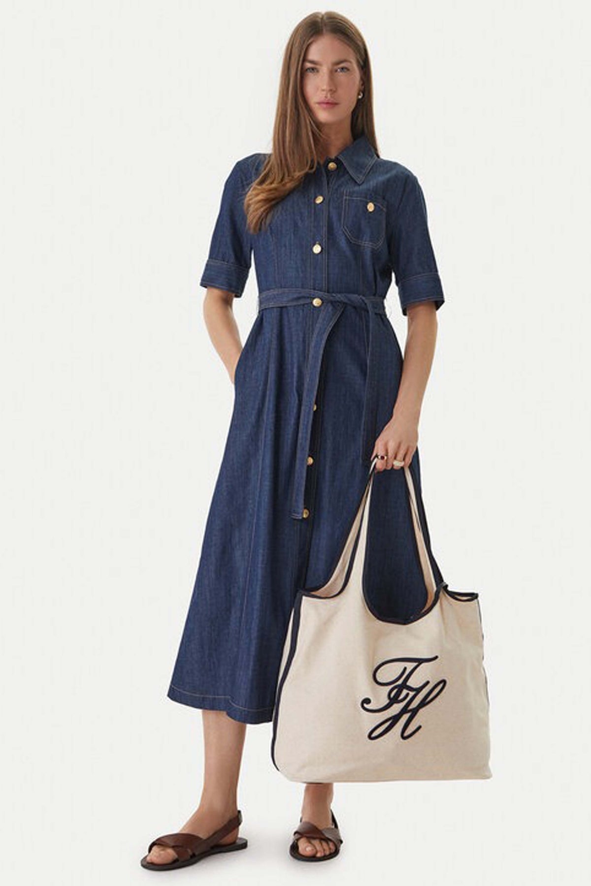 TOMMY HILFIGER AWAW  en color BEIS  (1)