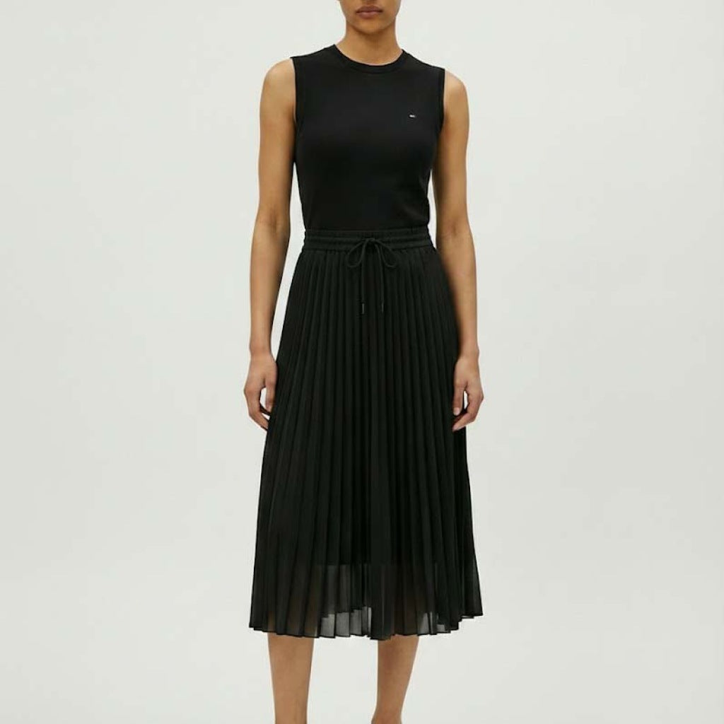 TOMMY HILFIGER WWWW  en color NEGRO  (6)