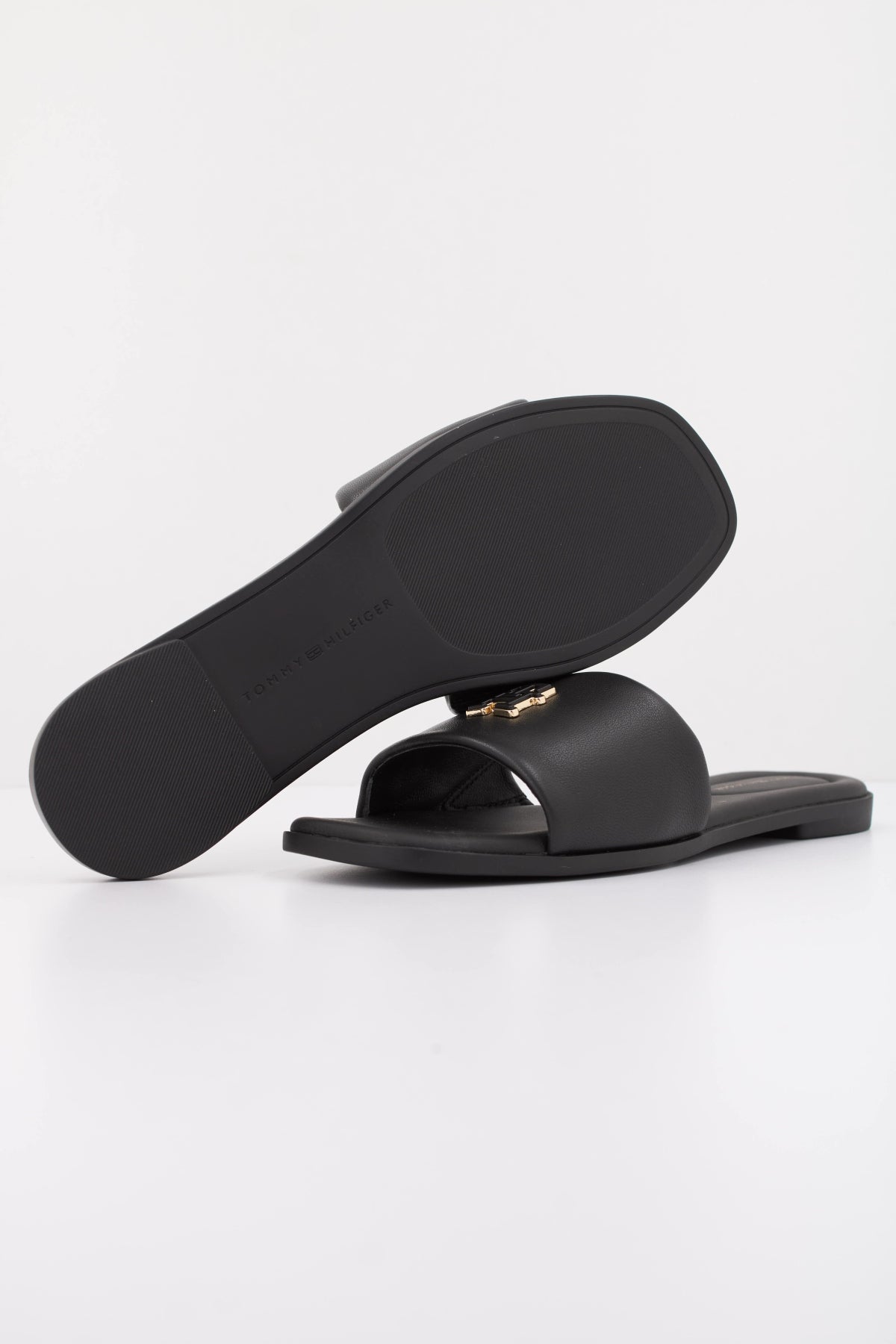 TOMMY HILFIGER FWFW en color NEGRO  (5)