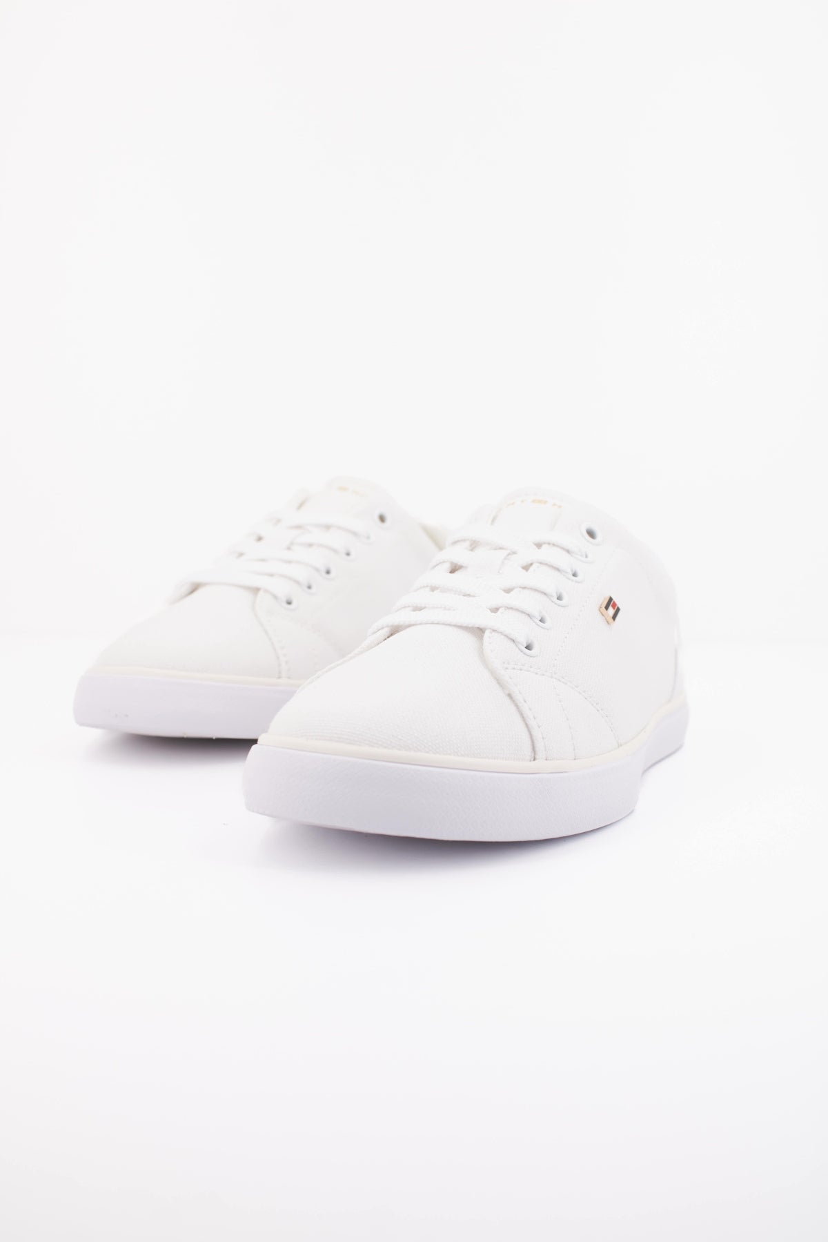 TOMMY HILFIGER FWFW  en color BLANCO  (2)